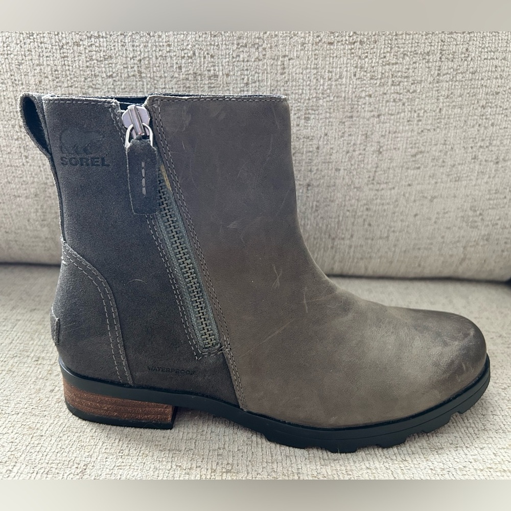 Sorel Gray Leather Suede Ankle Boot with Side Zip